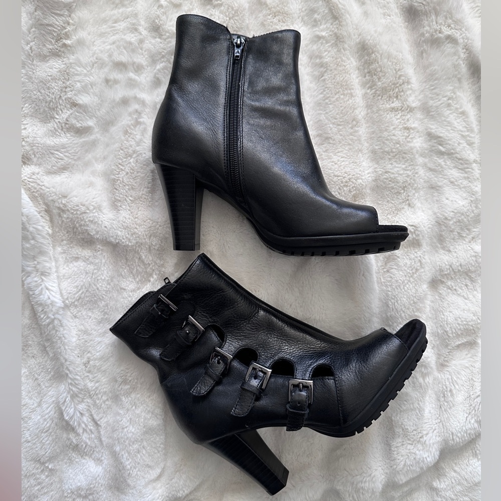 Aerosoles Black Heeled Ankle Booties, Sz 6.5